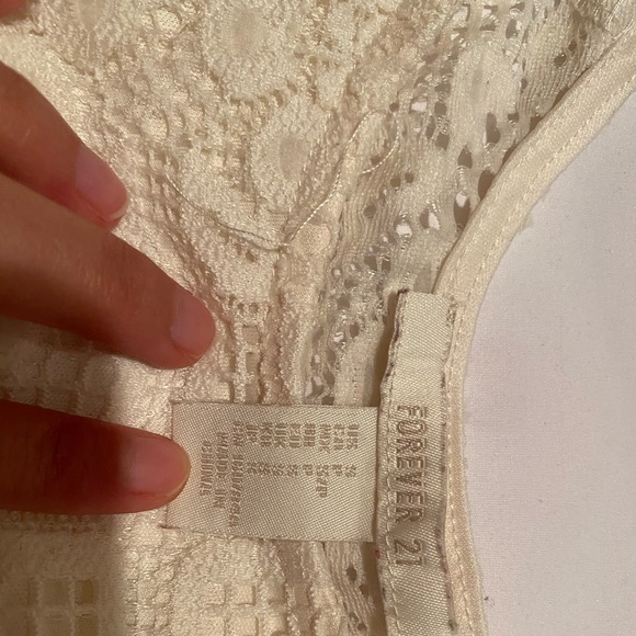 White lace crop top - Picture 2 of 4